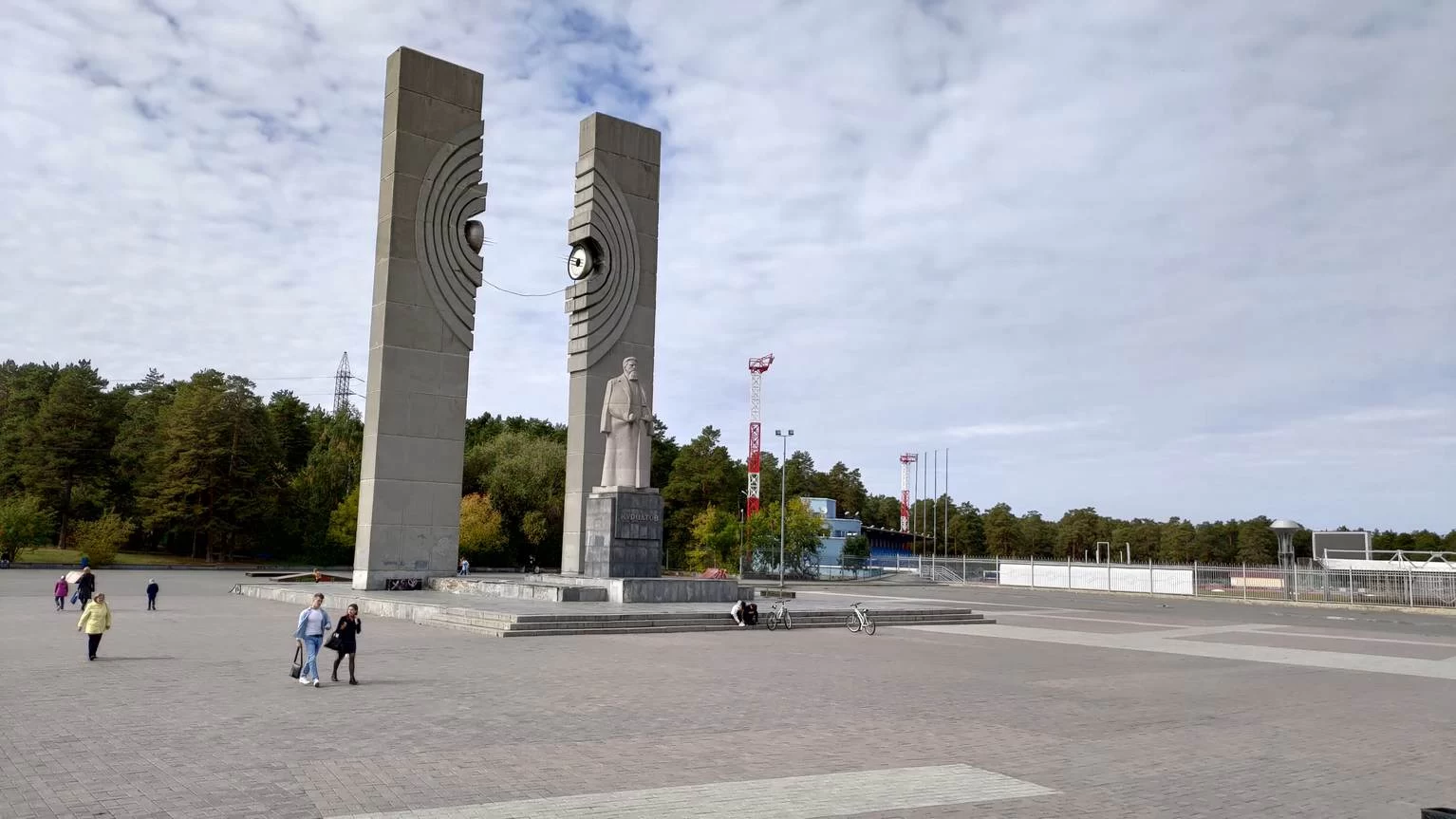 Памятник И. В. Курчатову в Челябинске Памятник И. В. Курчатову в Челябинске